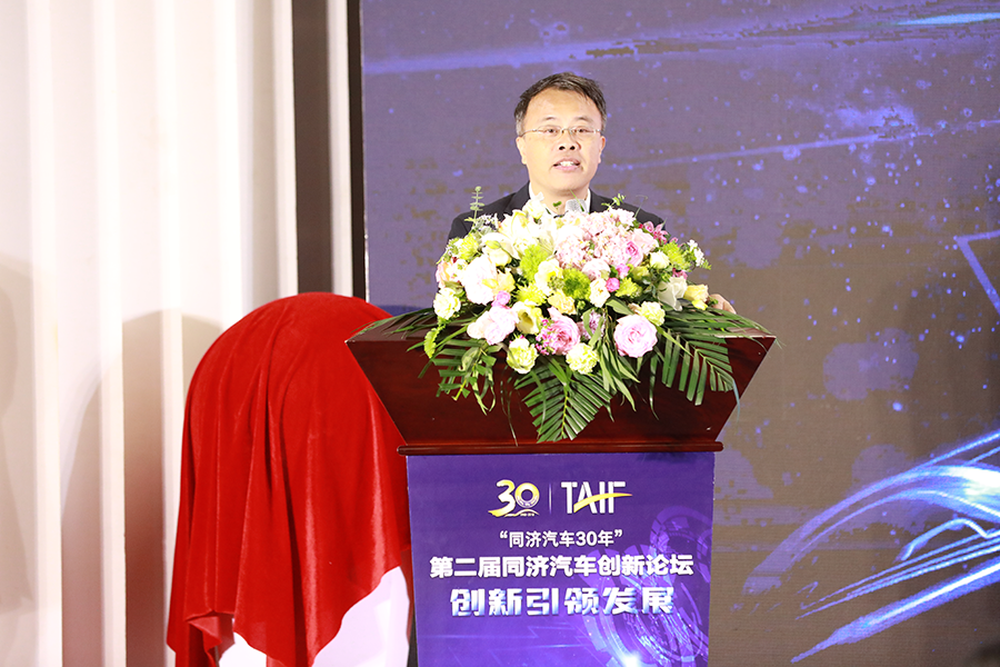 偷拍视频
校长助理余卓平 